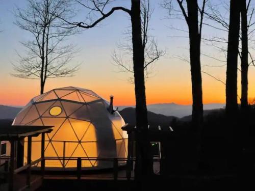 Tranquility Luxe Dome - Hot Tub & Luxury Amenities in Swiss, USA
