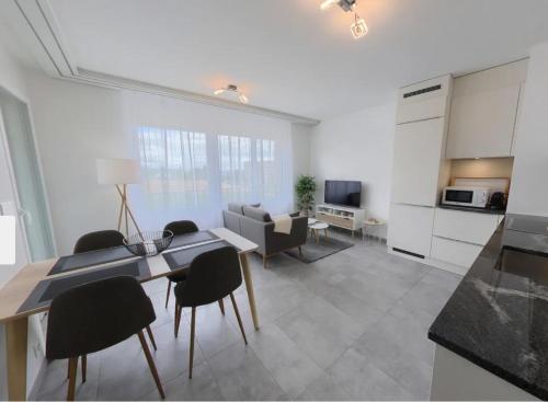Modern 1 Bedroom Apartment with Balcony & Parking CFAlcea