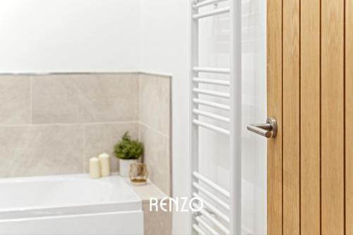 Bright and Warm 1-bed Apartment in Newark on-Trent by Renzo, Perfect for Contractors, Sleeps 4! Bright and Warm 1-bed Apartment in Newark on-Trent by Renzo, Perfect for Contractors, Sleeps 4!
