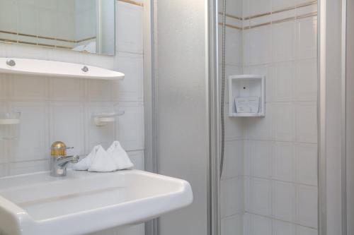 2 bedrooms, 5 beds