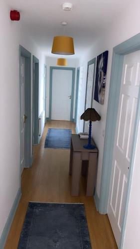 Mick's Place in آثي