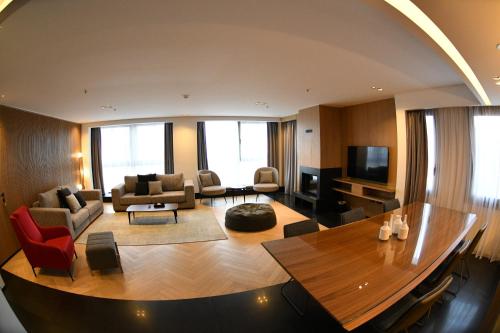 Facilities, Faqra Hills Hotel in Kfardebian