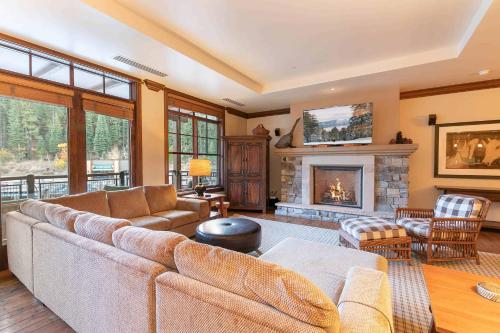 Great Bear Lodge 302 by East West Hospitality