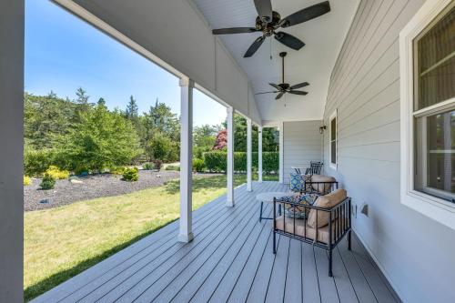 Distinctive Hamptons Home w/ Pool Near Bay, Ocean in 咸頓灣 (NY)