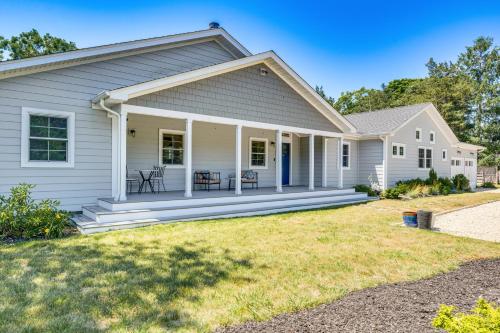 Distinctive Hamptons Home w/ Pool Near Bay, Ocean in 咸頓灣 (NY)