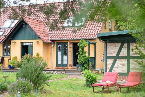 Hotelli välisilme, Ferienhaus Lebuser Land fur bis zu 4 Personen mit 1300 qm Garten und Privatsauna, grandiosen Blick u in Lebus