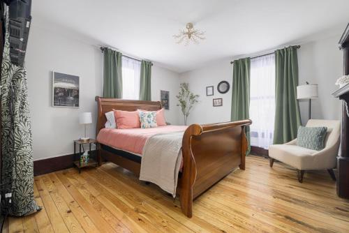 Historic remodeled home near State Street in Bristol, USA