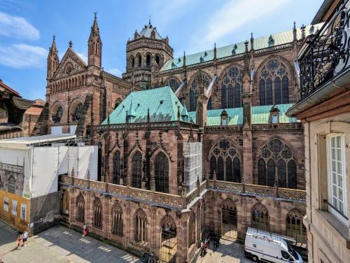 Triplex place de la cathédrale, Strasbourg