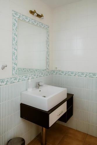 Escua - image 5
