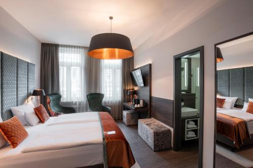 room detail thumbnail 1