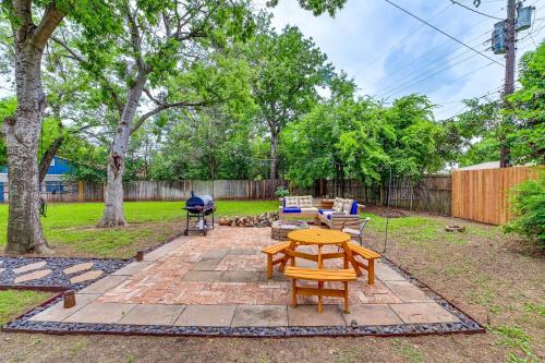 9 Mi to Dtwn Fort Worth Home with Patio and Yard in Richland Hills, Vereinigte Staaten von Amerika