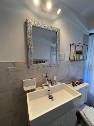 Peaceful 1BR easy commute, urban suburban mix feel in Boston Peaceful 1BR easy commute, urban suburban mix feel in Boston