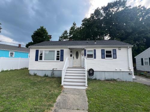 Peaceful 1BR easy commute, urban suburban mix feel in Boston Peaceful 1BR easy commute, urban suburban mix feel in Boston