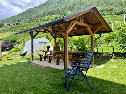 Skats, Dolomiti Garden Apartment in Terzola