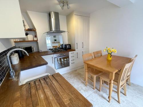 Konyha, The Holts - Charming 2 Bed Cottage in Horningsea