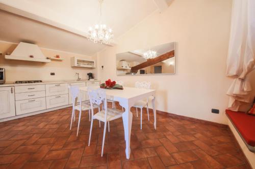 Apartments Florence- Attico dei Neri with view - image 3