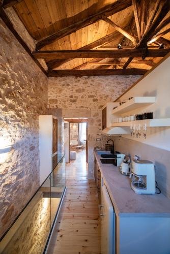 Kitchen, Delta-Rho in Armeni