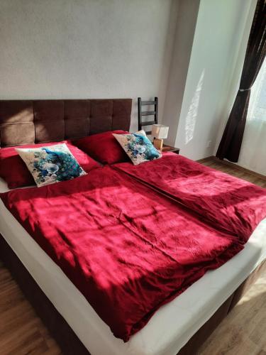 1 king bed, 1 twin bed, 1 sofa bed