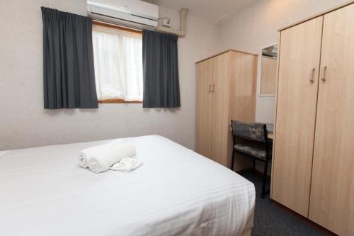 2 bedrooms, 3 beds