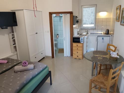 Apartments Moreta - image 4