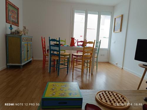 Un séjour près de la mer (Un sejour pres de la mer) in 昂代伊市中心