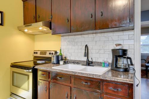 Renovated Charlotte Bungalow - 3 Mi to Downtown! in Charlotte, USA