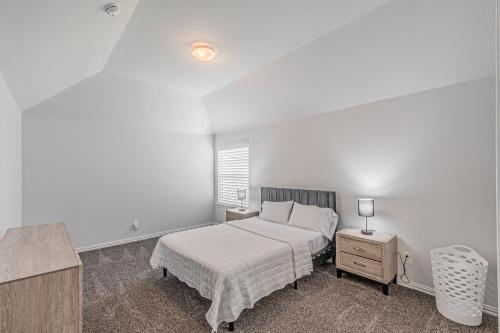 Luxury Home, Big Backyard, Family & Friends in Garland, USA