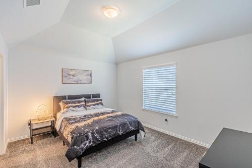 Luxury Home, Big Backyard, Family & Friends in Garland, USA
