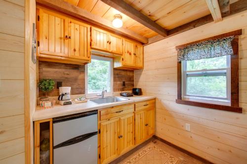Tranquil Creekside Cabin in Dutch Country! in Gapa (PA)