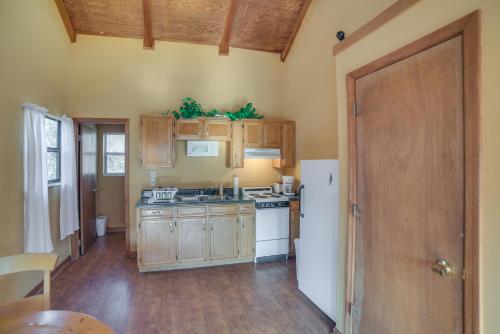 Rustic Reliance Cabin: Fly Fish the Hiwassee River in Austral (TN)