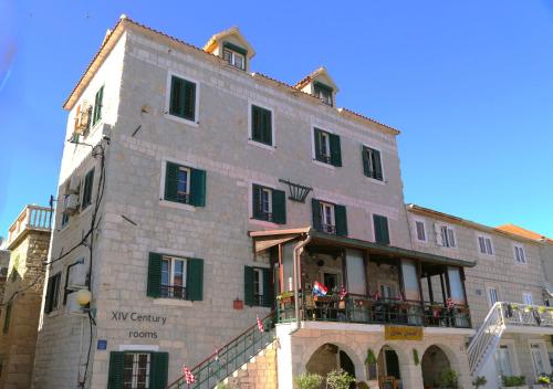 XIV Century Rooms 2