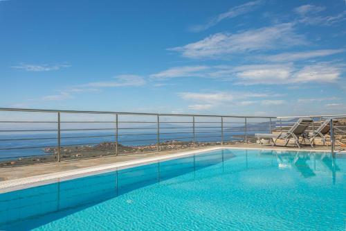 IRIS, Luxury Stone Villa in Stoupa with Private Infinity Pool, BBQ and Amazing Sea View, Stoupa (zdjęcie 10)