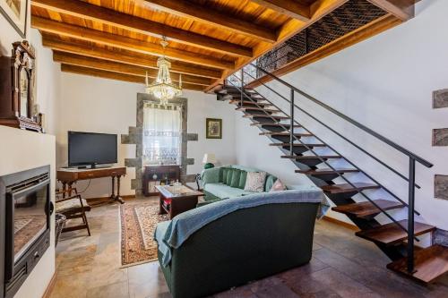 Charming green country house in ปอนตา เดลกาดา