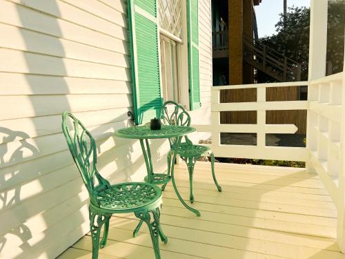 Lotus Galveston near Vasútmúzeum