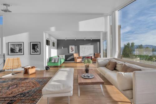 Funkisvilla med panoramautsikt - Tap to explore photos