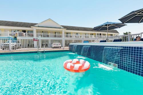 Madison Avenue Beach Club - image 2