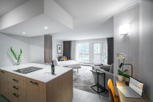 เลค หลุยส์ อินน์ (Lake Louise Inn) in เลกหลุยส์ (AB)