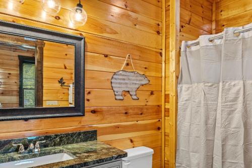 The Big Oak Lodge by Stony Brook Cabins in Gatlinburg, USA