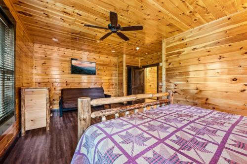 The Big Oak Lodge by Stony Brook Cabins in Gatlinburg, USA
