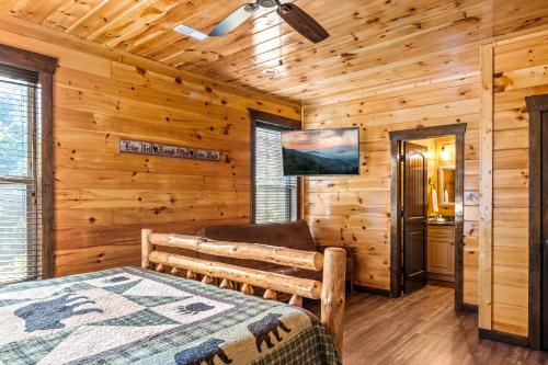 The Big Oak Lodge by Stony Brook Cabins in Gatlinburg, USA
