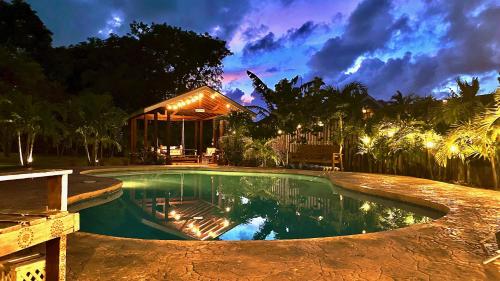 DreamSpace Estate, Private Luxury Villa, Pool, Car and Beach