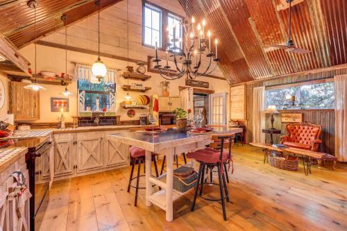 Pet-Friendly Wimberley Cabin w/ Fire Pit & Hot Tub