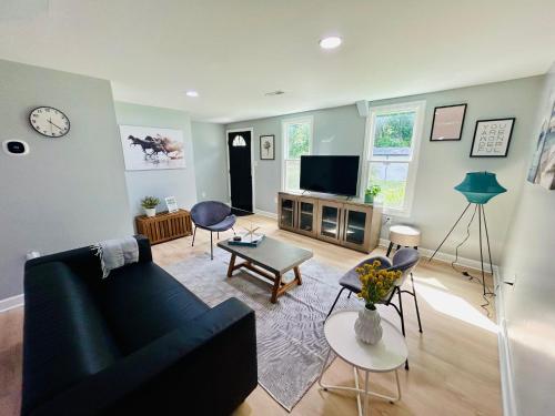 Comfy Lower Lvl Apt with Jetted Tub Near Uptown and UNC in Charlotte, USA
