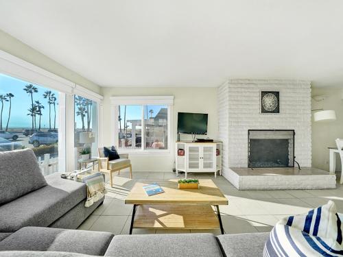 506 E Oceanfront A & B in Newport Beach, USA