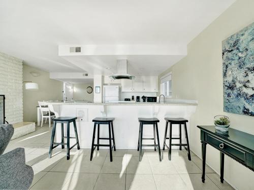 506 E Oceanfront A & B in Newport Beach, USA