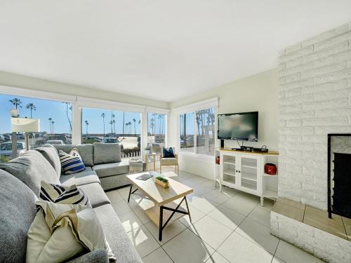 506 E Oceanfront A & B in Newport Beach, USA