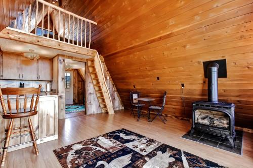 Cozy Antimony Cabin in Private Location with Fire Pit - image 9