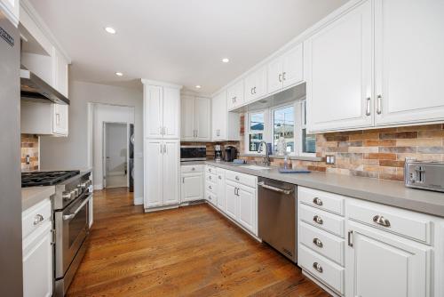 608 S Bayfront in Newport Beach, USA