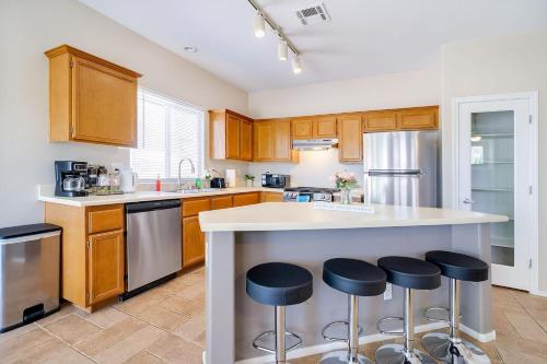 Spacious Vegas Home, BBQ, H-Speed Wi-Fi, Sleeps 11, Las Vegas (foto 8)