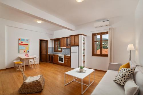Seaview comfy flat in Andros - walk to beach, Ándros (Foto 5)